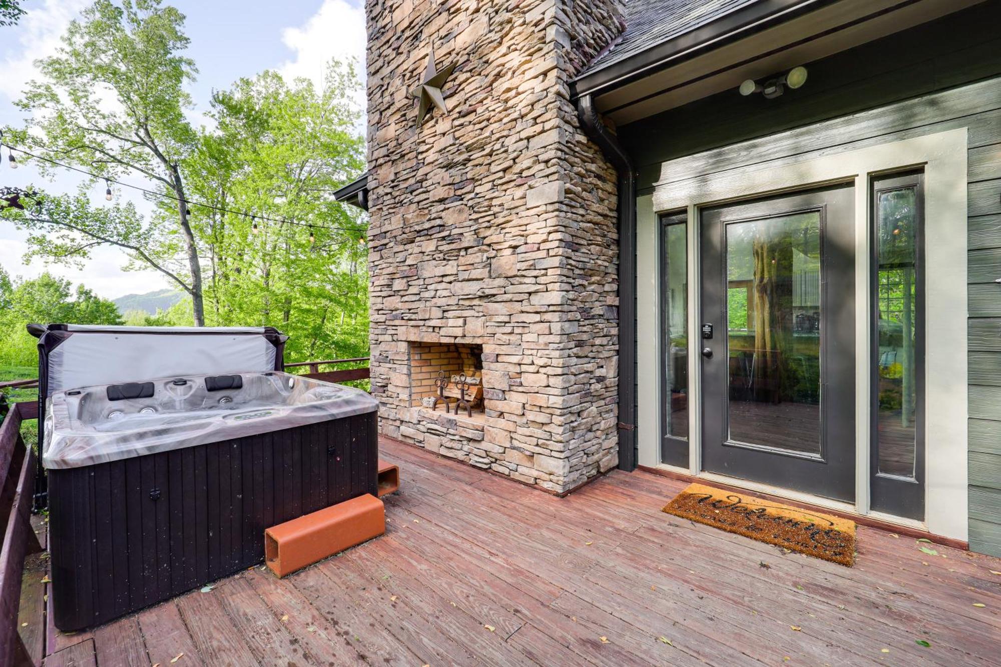 Luxe Appalachian Mountain Cabin With Hot Tub, Views Warrensville Exteriör bild